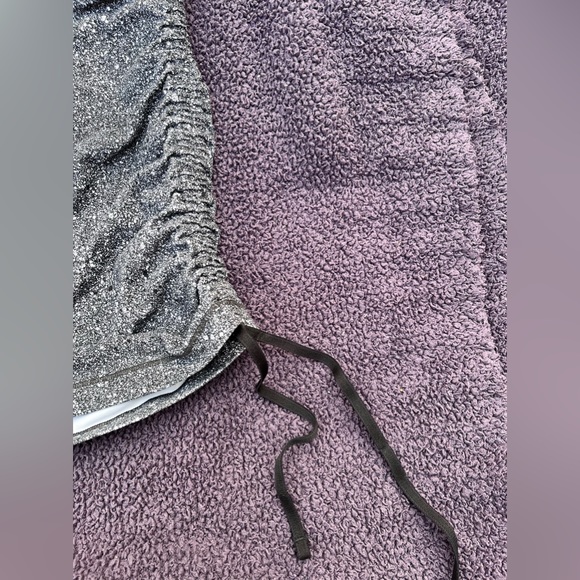 LULULEMON TANK 🤍🖤 - Picture 8 of 8